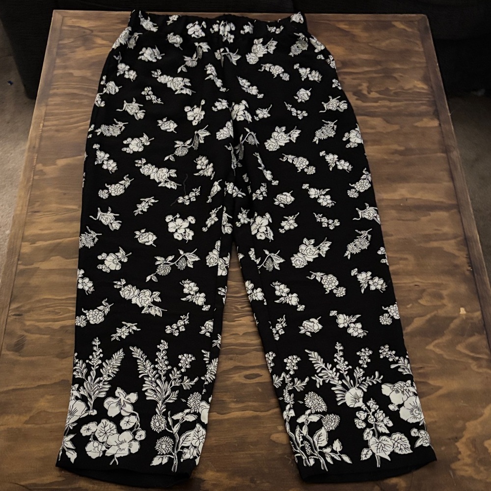 LOFT Black and White Floral Cropped Pants